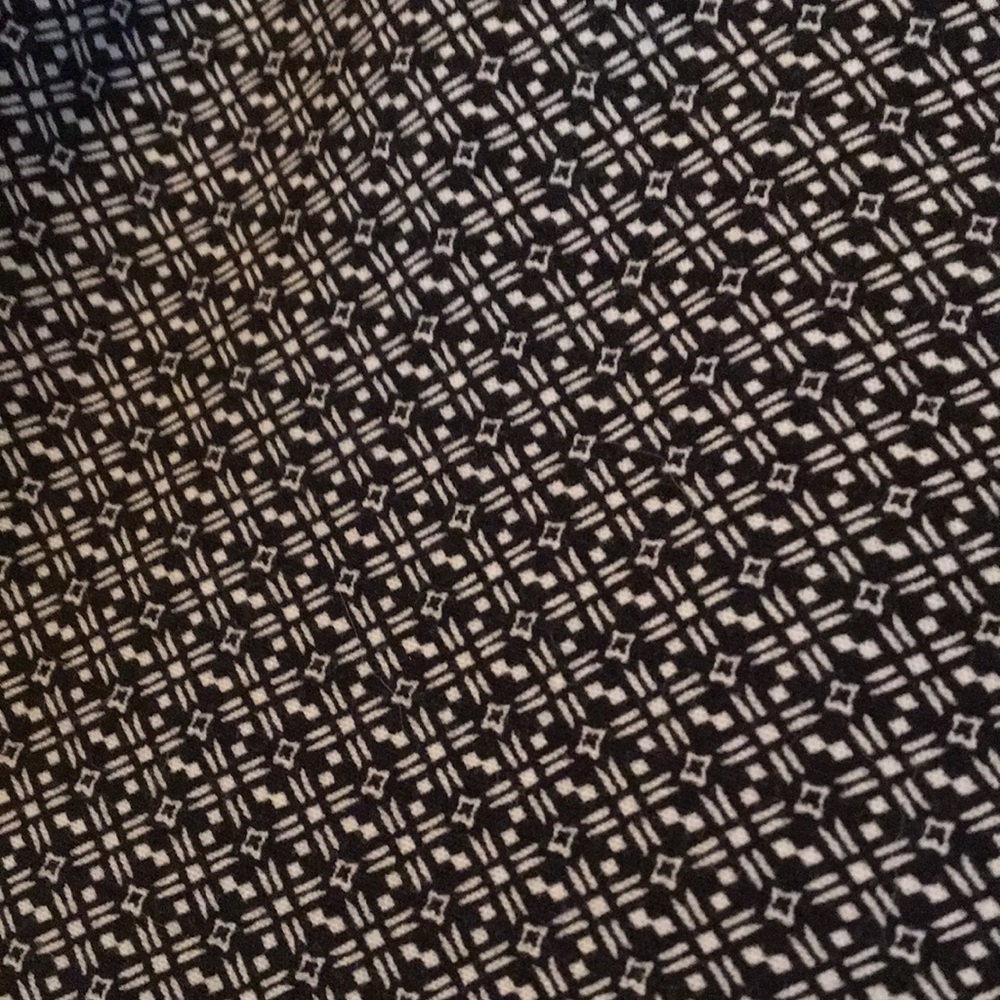 Nice Navy/White Capris